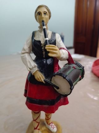Figuras trajes típicos Vascos