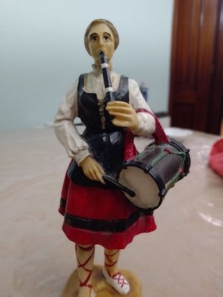 Figuras trajes típicos Vascos