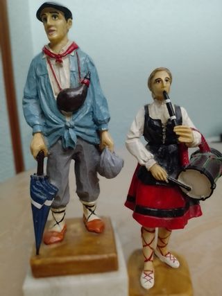 Figuras trajes típicos Vascos