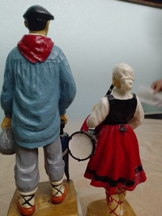 Figuras trajes típicos Vascos