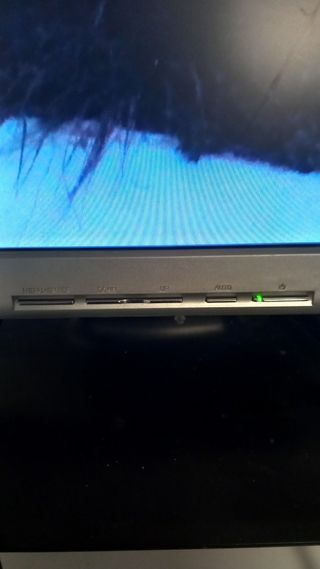 Monitor PC con cables
