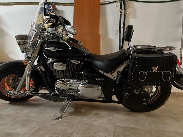 Suzuki Intruder C800 año 2012, con solo 6.000 km.