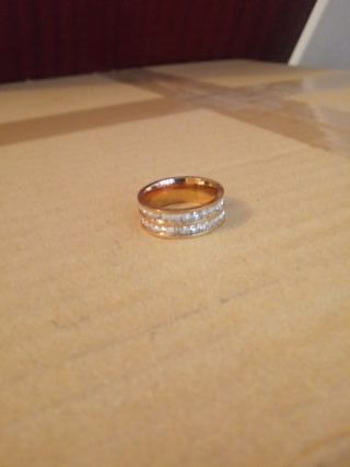 Anillo con imitacion de brillantes