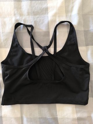Top deportivo negro