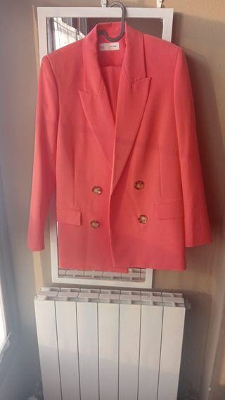 Traje de chaqueta rosa