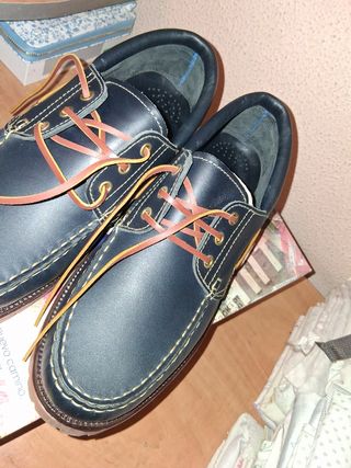 Zapatos náuticos azul marino y marrón
