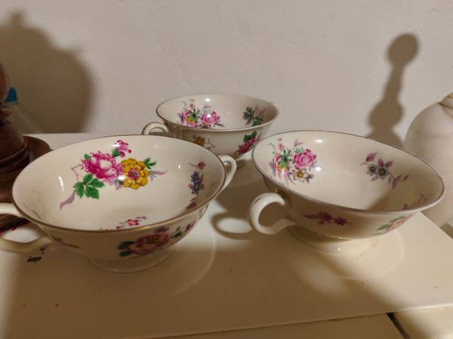 Tazas de té/café checas con flores