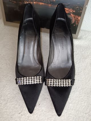 Zapatos de tacón Ferrerias negros con pedrería