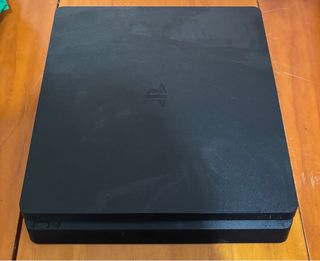 PS4 (PlayStation 4) Negra + 3 Juegos y un mando 