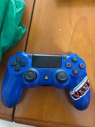 PS4 (PlayStation 4) Negra + 3 Juegos y un mando 