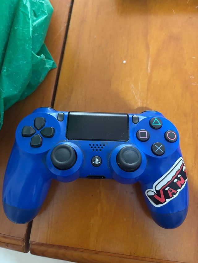 PS4 (PlayStation 4) Negra + 3 Juegos y un mando