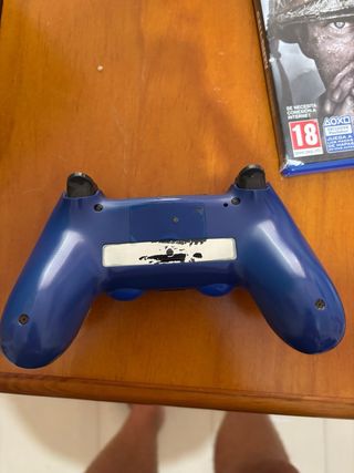 PS4 (PlayStation 4) Negra + 3 Juegos y un mando 