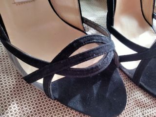 ZAPATOS NEGROS DE FIESTA TACÓN FINO.