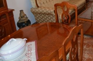Mesa de comedor y 6 sillas