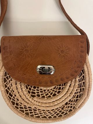 Bolso de cuero y cuerda