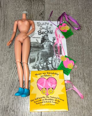 Barbie Share a Smile Becky bambola con accessori