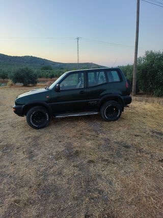 Nissan Terrano II 2000