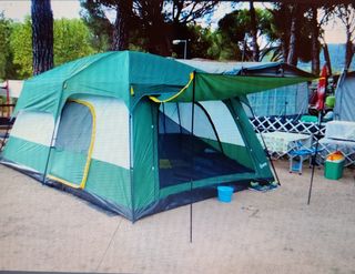 Tienda de campaña familiar verde