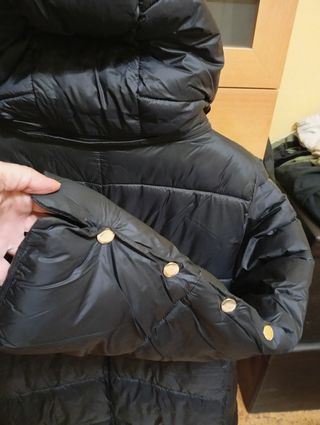 Abrigo de plumas negro, suave, ligero y calentito 