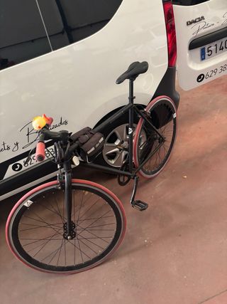 Bicicleta urbana negra