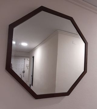 Specchio da parete ottagonale in legno