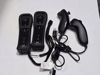 2 controller + 2 nunchuk wii neri con movimento