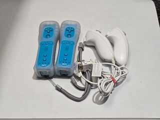 2 controller blu + 2 nunchuk Wii con movimento