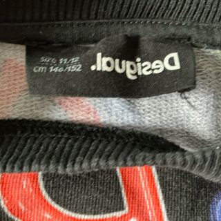 Sudadera Desigual Negra con Estampado Multicolor