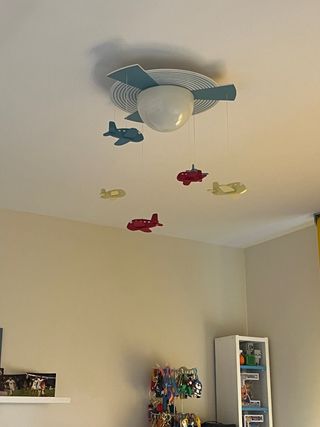 Lámpara infantil con aviones