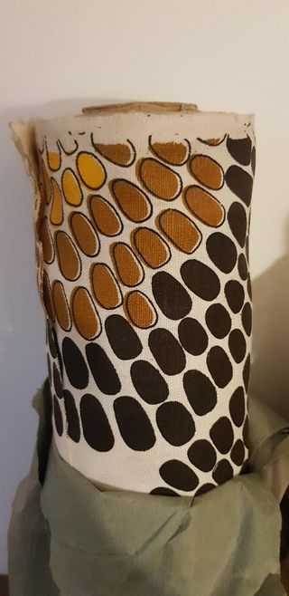 Tela con estampado de puntos ovalados