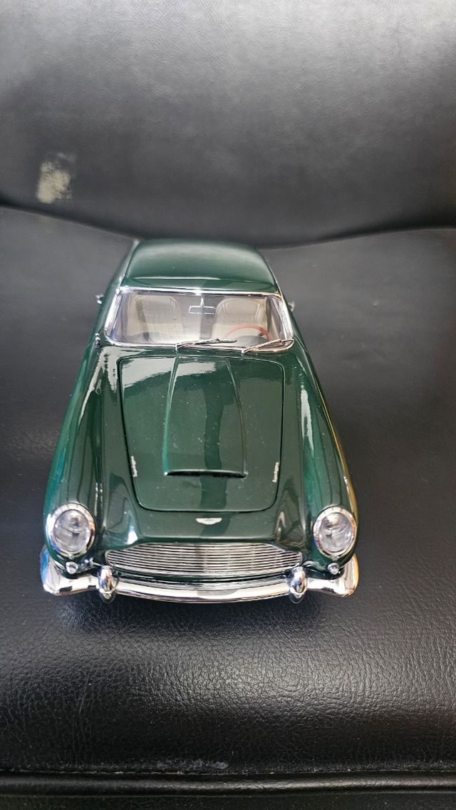 Aston Martin DB5 Autoart 1/18