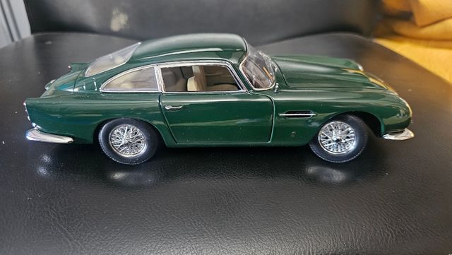 Aston Martin DB5 Autoart 1/18