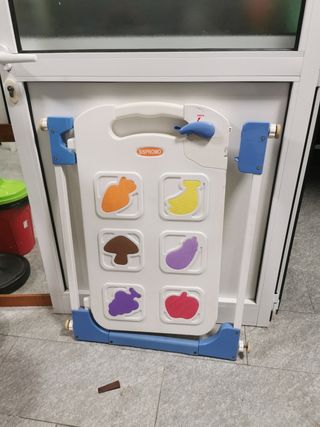 Barrera de seguridad infantil con puzzles