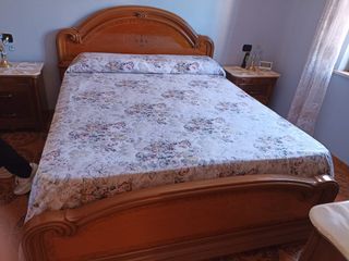 Splendida camera da letto in legno e vetro e marmo