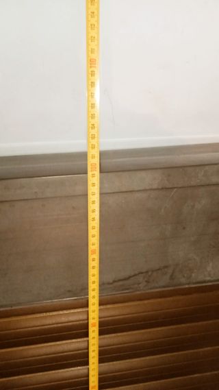 Ventana enrollable marrón