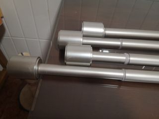 Barra extensible para cortinas de metal