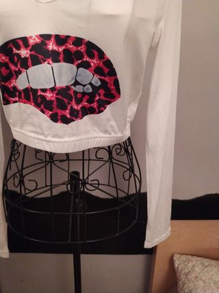 Camiseta Crop Top Lycra Estampado Labios