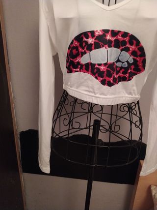 Camiseta Crop Top Lycra Estampado Labios