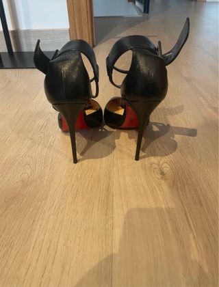 Louboutin Talla 38 Negro