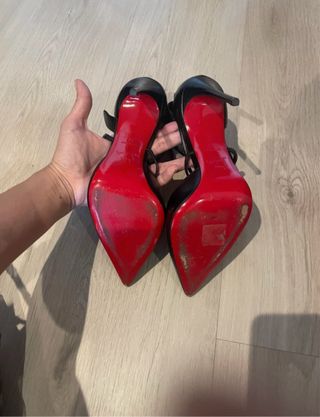 Louboutin Talla 38 Negro