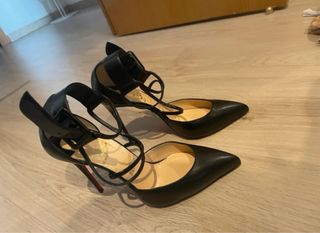 Louboutin Talla 38 Negro