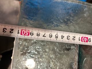 Lavabo de cristal rectangular con grifo