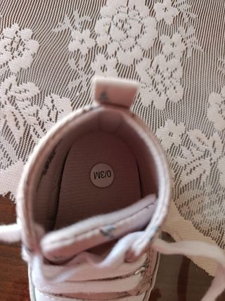 Scarpine neonata con lacci