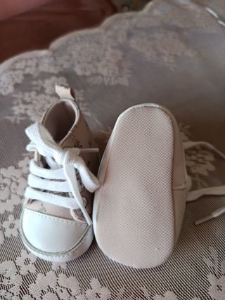 Scarpine neonata con lacci