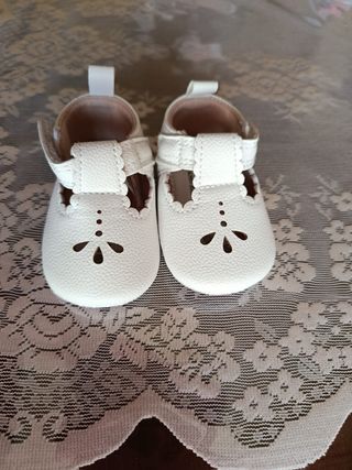 Scarpine neonata bianche