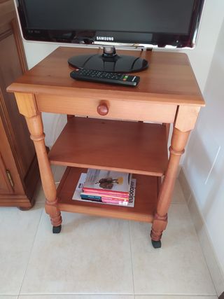 Mesita auxiliar madera con ruedas