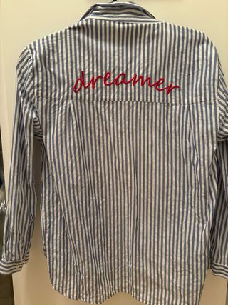 Camisa de rayas con bordado
