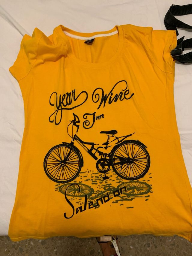 Camiseta Amarilla Bicicleta Year Wine & Inn