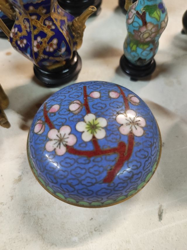 Miniature cloisonné set