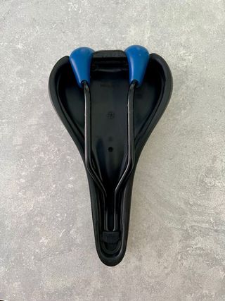 Sillín de bicicleta negro